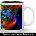 Farbstarke kaffeetassen bedrucken lassen: weißer Becher mit schwarzem Innenrand zeigt einen gestochen scharfen, bunten Fotodruck