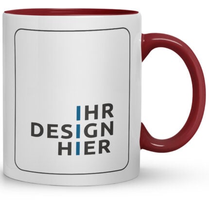 Frontale Ansicht einer weißen Tasse mit rotem Henkel und großem leerem Druckfeld „Ihr Design hier“, bereit für ein individuelles Motiv – praktische Blanko-Vorlage bei werbetassen mit druck günstig