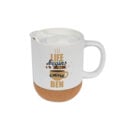Keramiktasse mit Korksockel und farbigem Aufdruck „Life begins after coffee“, Beispiel für individuell bedruckte keramiktasse mit korksockel.