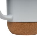 Nahaufnahme des unteren Tassenbereichs mit abnehmbarem Korksockel und ergonomischem Henkel – hochwertige keramiktasse mit korksockel.